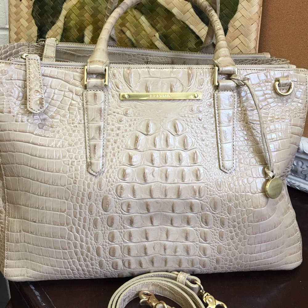 ⭐️Brahmin Lincoln Satchel w/strap and dust bag